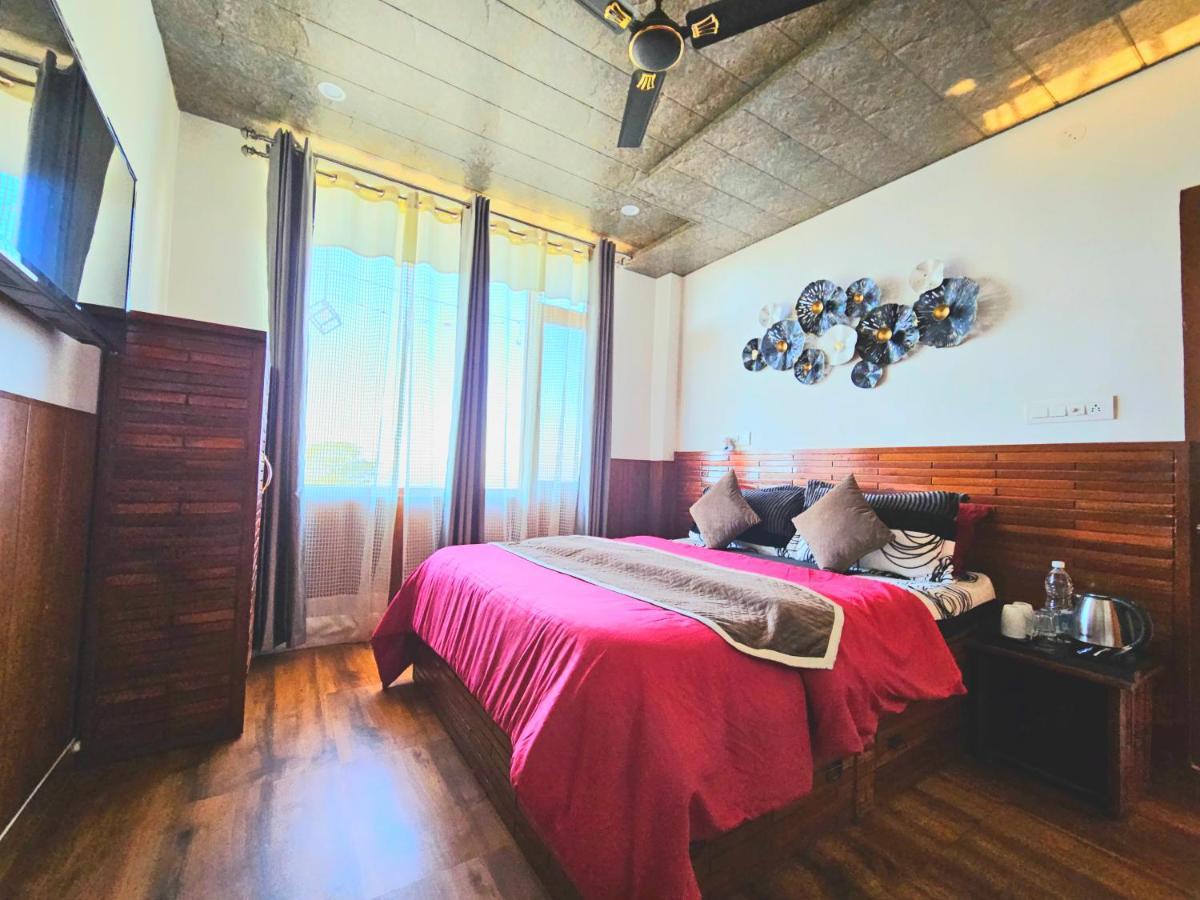 The Tulip Bir Hotel Luaran gambar